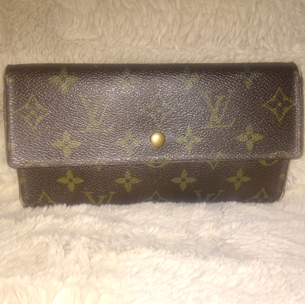 SOLD. EUC Auth. Louis Vuitton International Long Wallet